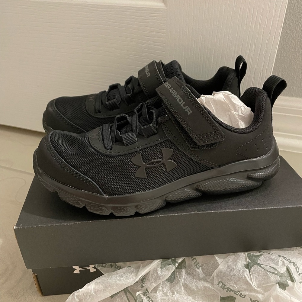 UnderArmour Assert8 sneakers 13K , NEW WITH BOX